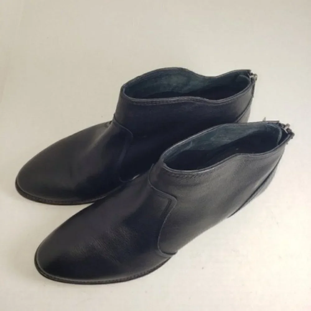 Seychelles Black Closed Toe Zip Booties Sz 10